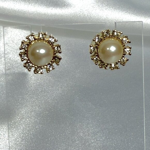 Vintage Faux Pearl & Rhinestone Gold Tone Post Earrings – Unmarked Classic Studs - Picture 1 of 6